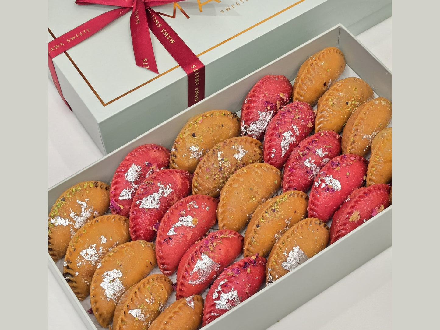 Classic & Rose Gujiya – 25 Pieces