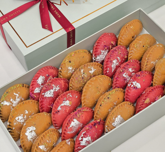 Classic & Rose Gujiya – 25 Pieces